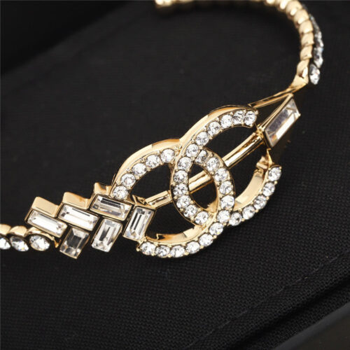 High Quality Luxury Chanel Arrow Double C Bracelet product detail
