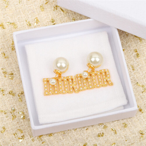 High Quality Luxury Dior Letter Pearl Earrings product detail