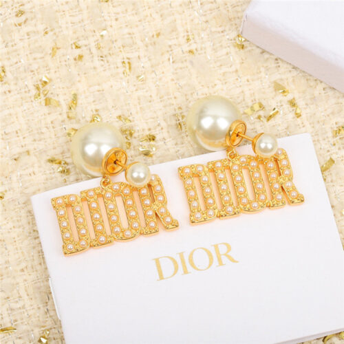 High Quality Luxury Dior Letter Pearl Earrings product detail