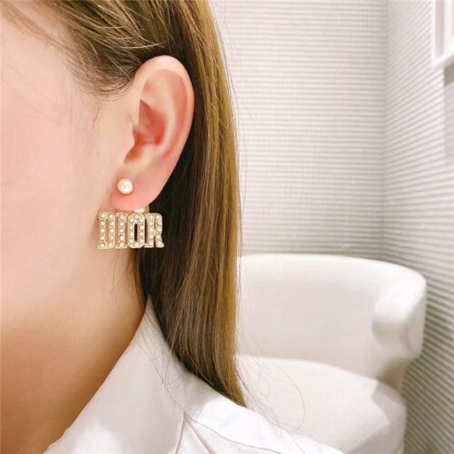 High Quality Luxury Dior Letter Pearl Earrings product detail