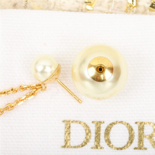 High Quality Luxury Dior Tassel Pearl Earring Clip product detail