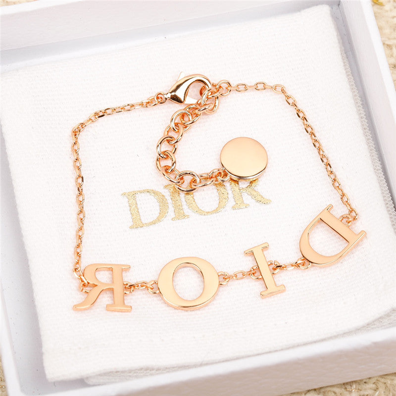 High Quality Luxury Dior New Letter Bracelet – Style 50826 product detail