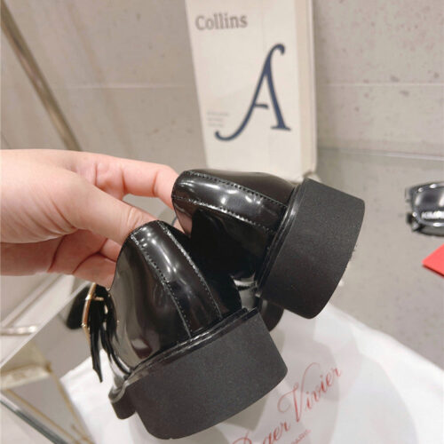 High Quality Luxury Roger Vivier Metal Buckle Derby Shoes product detail