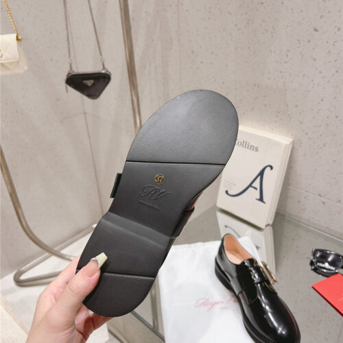 High Quality Luxury Roger Vivier Metal Buckle Derby Shoes product detail