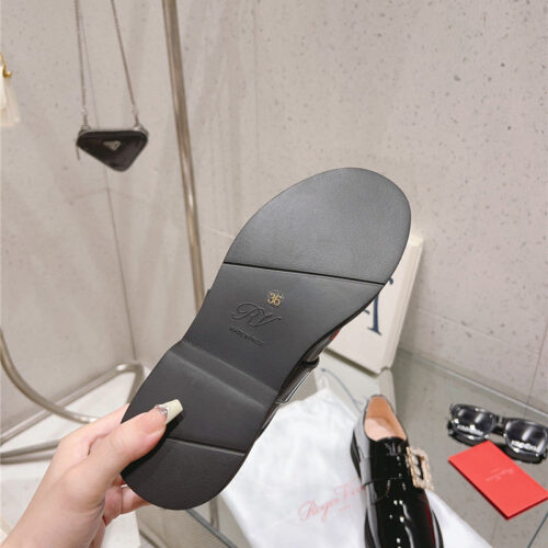 High Quality Luxury Roger Vivier Buckle Derby Shoes – Sizes 35–41 product detail