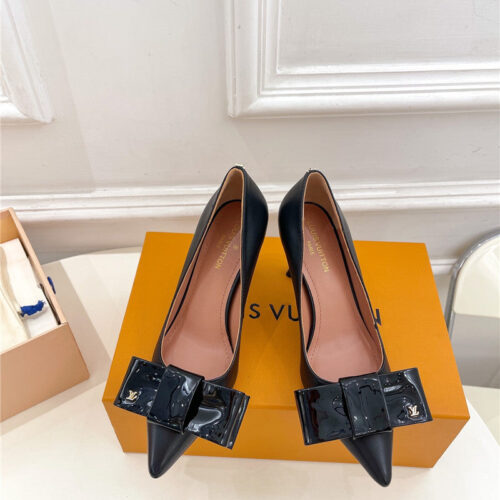 High Quality Luxury Louis Vuitton Bowknot Pointed Shoes – Style 77571 product detail