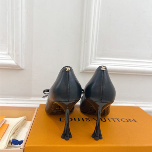 High Quality Luxury Louis Vuitton Bowknot Pointed Shoes – Style 77571 product detail