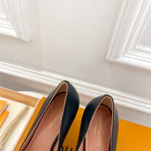High Quality Luxury Louis Vuitton Bowknot Pointed Shoes – Style 77571 product detail