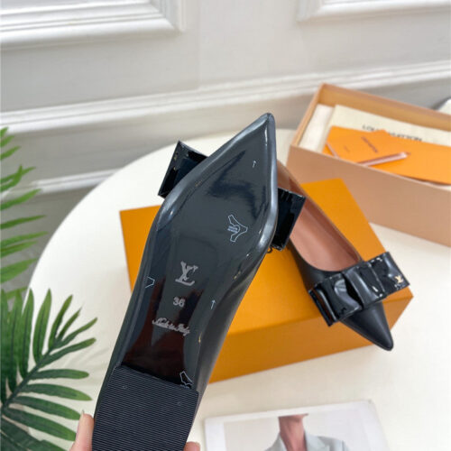 High Quality Luxury Louis Vuitton Bowknot Pointed Shoes – Style 29539 product detail