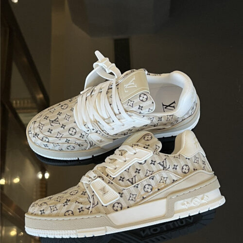 High Quality Luxury Louis Vuitton Time Out Sneakers alternate view