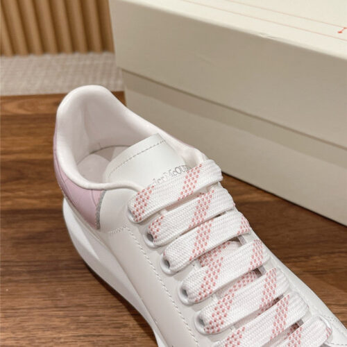 High Quality Luxury Alexander McQueen Classic All-Match Small White Shoes – Style 05603 product detail