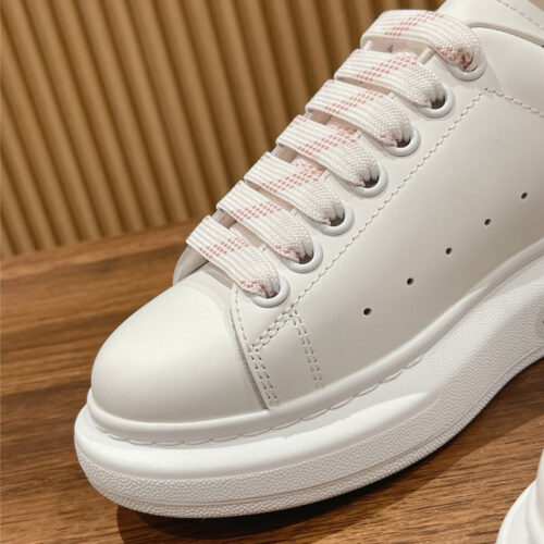High Quality Luxury Alexander McQueen Classic All-Match Small White Shoes – Style 05603 product detail