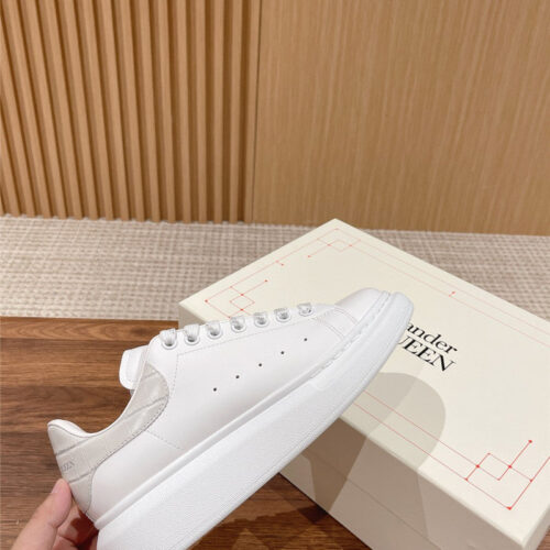 High Quality Luxury Alexander McQueen Classic All-Match Small White Shoes – Style 38371 product detail
