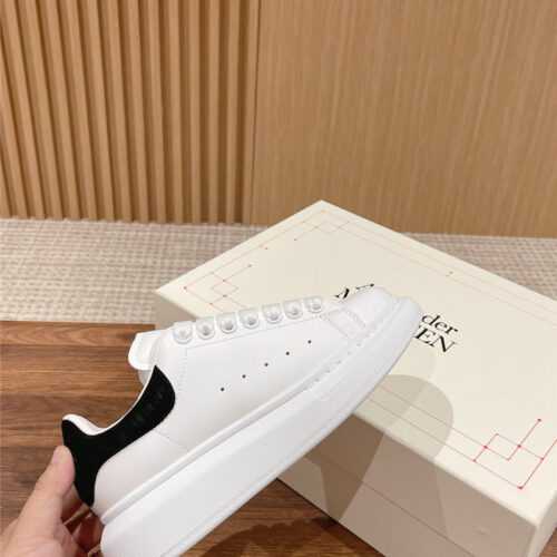 High Quality Luxury Alexander McQueen Classic All-Match Small White Shoes – Style 71139 product detail