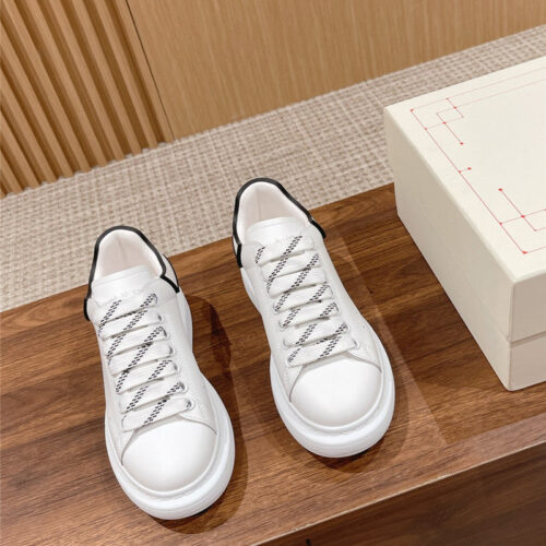 High Quality Luxury Alexander McQueen Classic All-Match Small White Shoes alternate view