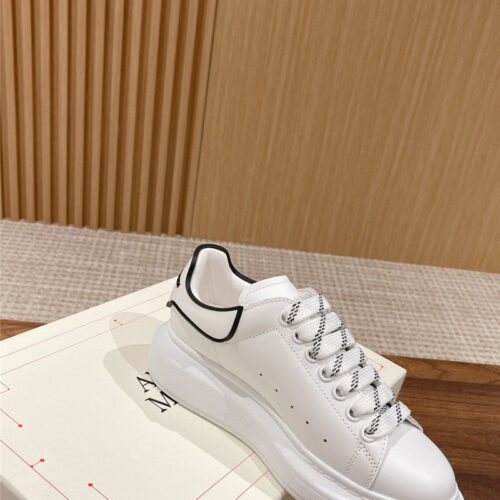 High Quality Luxury Alexander McQueen Classic All-Match Small White Shoes product detail