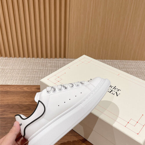 High Quality Luxury Alexander McQueen Classic All-Match Small White Shoes product detail