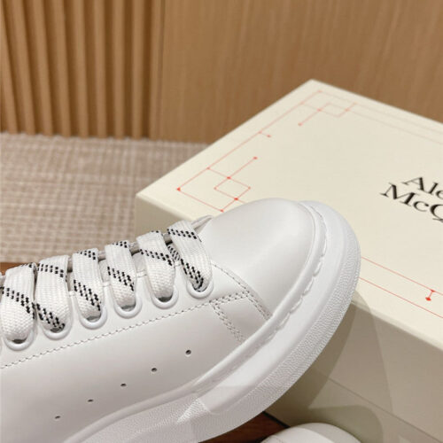 High Quality Luxury Alexander McQueen Classic All-Match Small White Shoes product detail