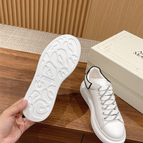High Quality Luxury Alexander McQueen Classic All-Match Small White Shoes product detail