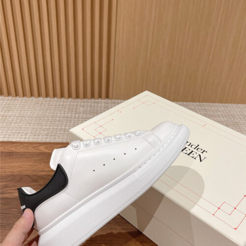 High Quality Luxury Alexander McQueen Classic All-Match Small White Shoes – Style 00515 product detail