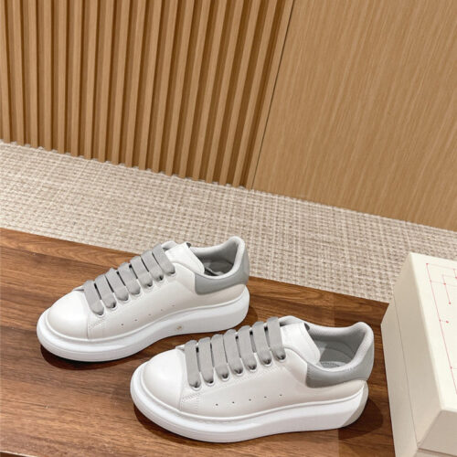 High Quality Luxury Alexander McQueen Classic All-Match Small White Shoes – Style 97123