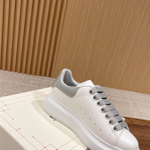 High Quality Luxury Alexander McQueen Classic All-Match Small White Shoes – Style 97123 product detail