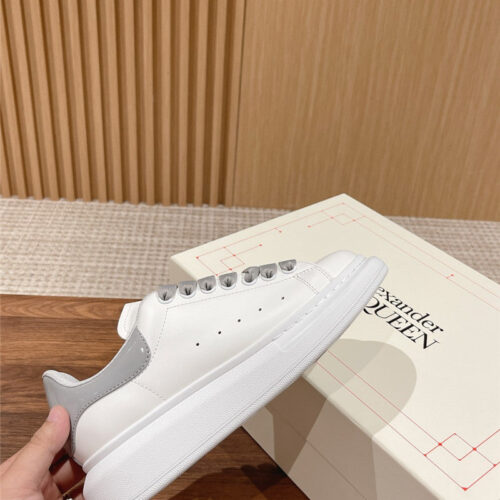 High Quality Luxury Alexander McQueen Classic All-Match Small White Shoes – Style 97123 product detail