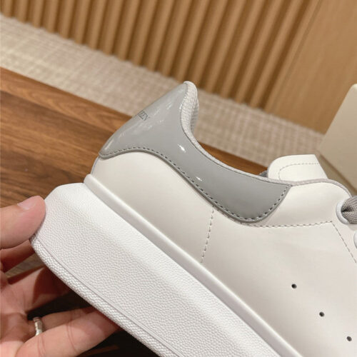 High Quality Luxury Alexander McQueen Classic All-Match Small White Shoes – Style 97123 product detail