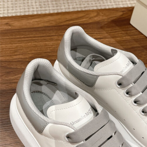 High Quality Luxury Alexander McQueen Classic All-Match Small White Shoes – Style 97123 product detail
