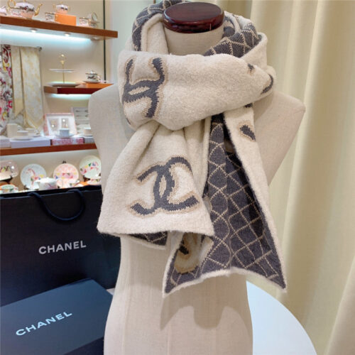 High Quality Luxury Chanel Size 5 Wool Scarf alternate view