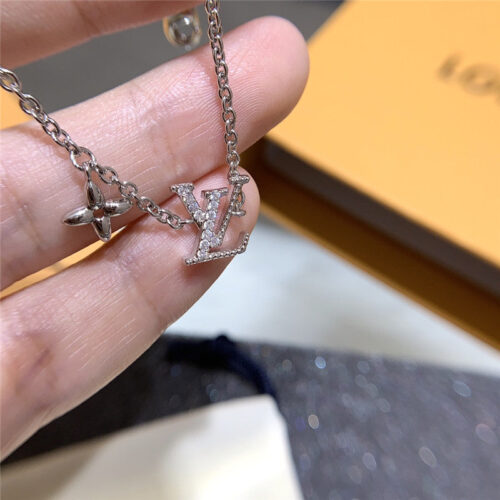High Quality Luxury Louis Vuitton Green Half Diamond Bracelet – Style 51133 product detail