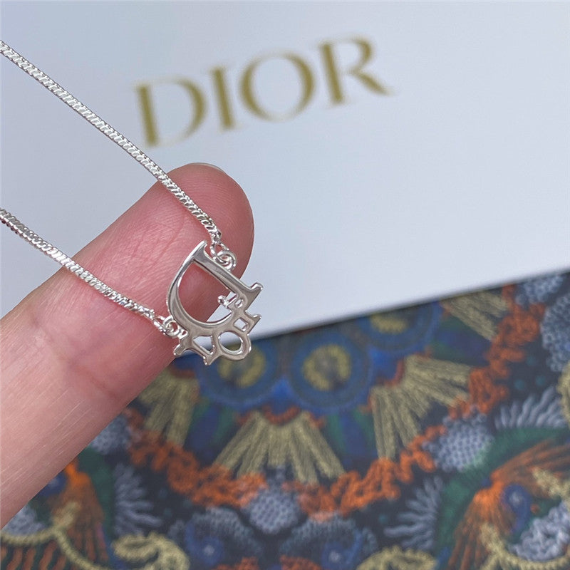 High Quality Luxury Dior Silver Letter Bracelet product detail
