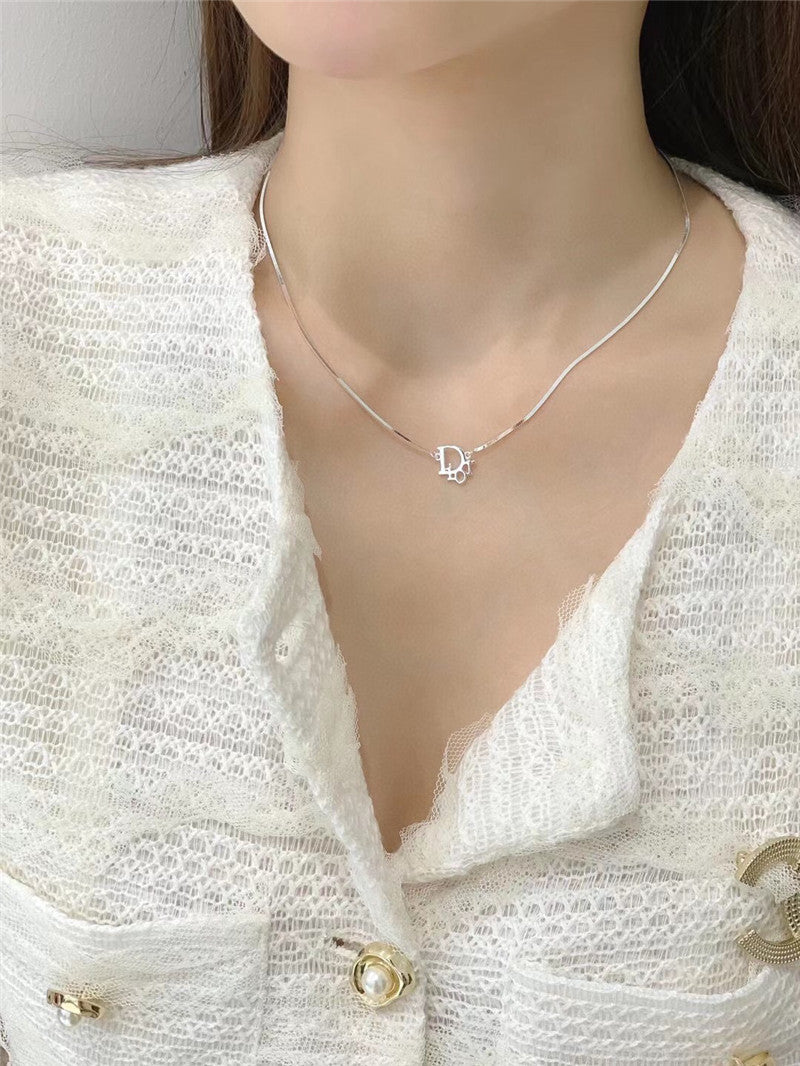 High Quality Luxury Dior Silver Letter Bracelet product detail