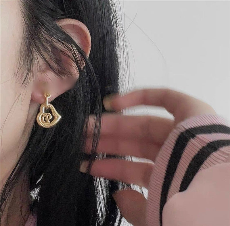 High Quality Luxury Dior Heart Earrings product detail