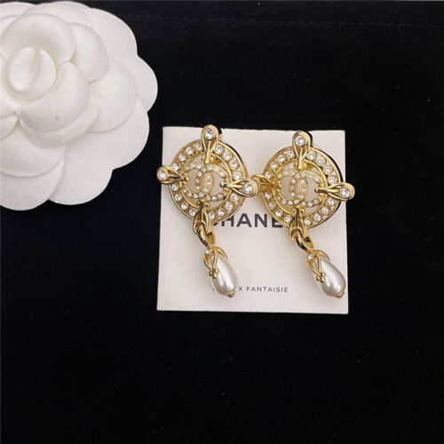 High Quality Luxury Chanel Four Positioning Hollow Diamond Drop Earrings product detail