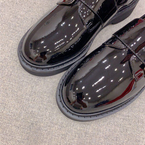 High Quality Luxury Roger Vivier New Patent Leather Diamond Buckle Loafers product detail
