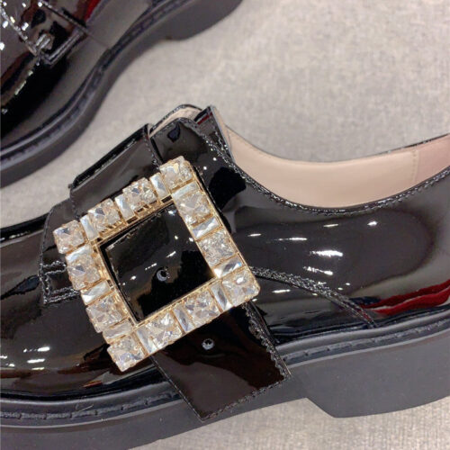 High Quality Luxury Roger Vivier New Patent Leather Diamond Buckle Loafers product detail