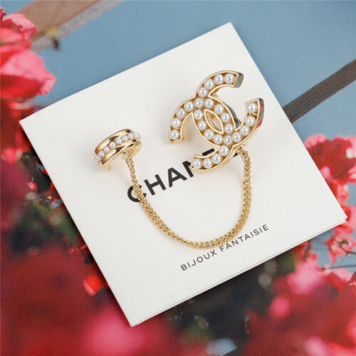 High Quality Luxury Chanel Double C Pearl Single Ear Bone Earrings alternate view