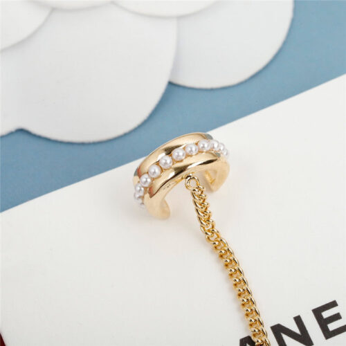 High Quality Luxury Chanel Double C Pearl Single Ear Bone Earrings product detail