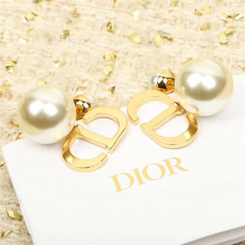 High Quality Luxury Dior Cd Pearl Earrings product detail