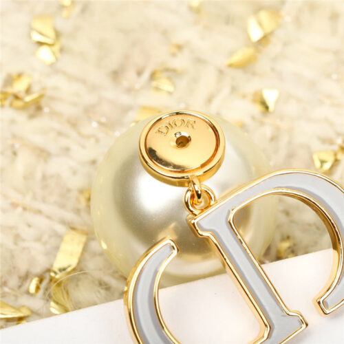 High Quality Luxury Dior Cd Pearl Earrings product detail