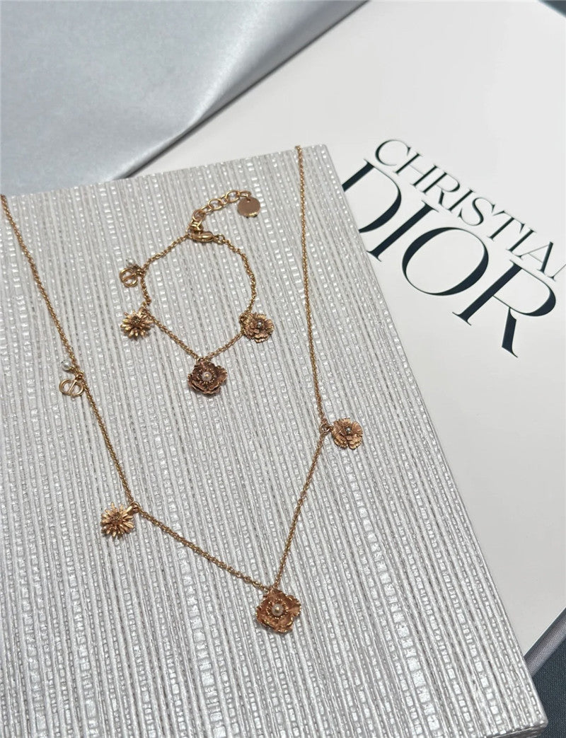 High Quality Luxury Dior Floral Bracelet product detail