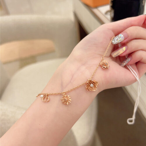 High Quality Luxury Dior Floral Bracelet product detail