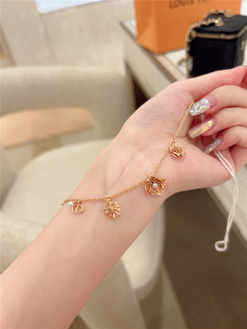 High Quality Luxury Dior Floral Bracelet product detail