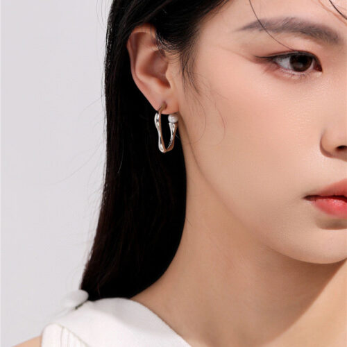 High Quality Luxury Celine Curve Pearl Earrings product detail