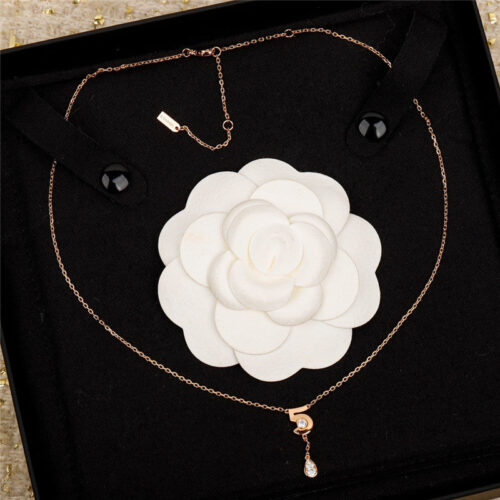 High Quality Luxury Chanel New N. 5 Necklace alternate view