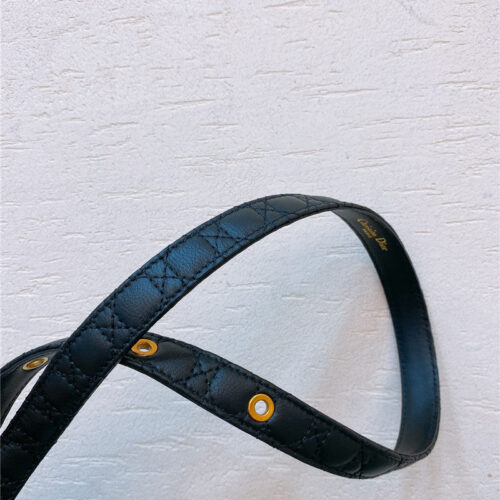 High Quality Luxury Dior Gold Finish Metal Cd Belt – Style 95878 product detail