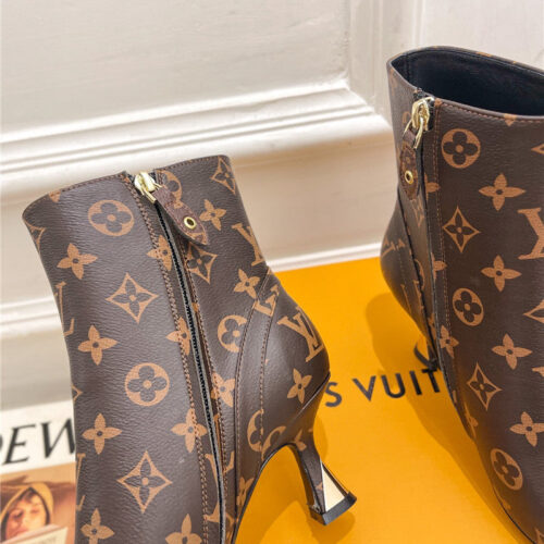 High Quality Luxury Louis Vuitton Small Square Toe Metal Heel Boots – Style 98083 product detail