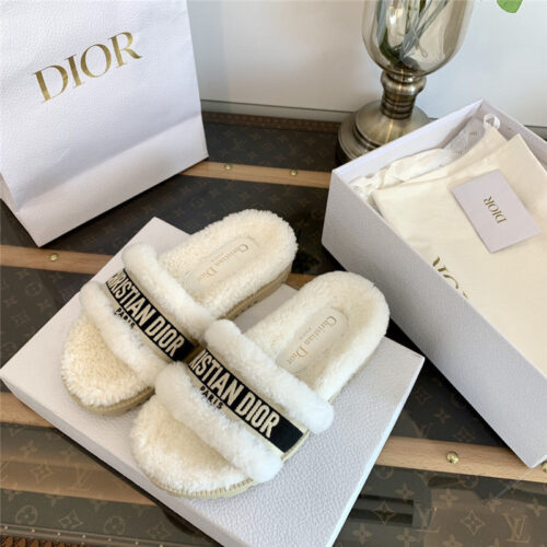 High Quality Luxury Dior Embroidered Fur Slippers product detail
