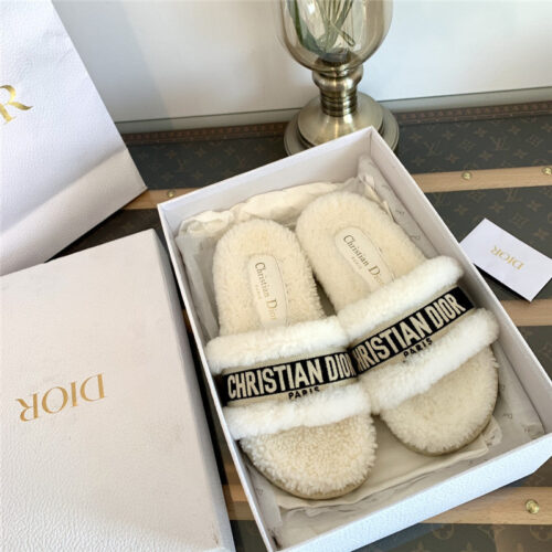 High Quality Luxury Dior Embroidered Fur Slippers product detail